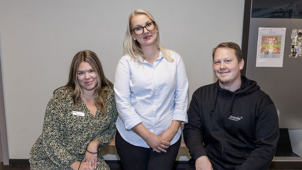 240826 Lärarna Julia Rosenqvist, Linnéa Karnevald och Rasmus Claar engagerar sig fackligt vid Erlaskolan Norrköping Södra under en fotografering den 26 augusti 2024 i Norrköping.
Foto: Magnus Andersson / BILDBYRÅN / COP 308 / MN0101
