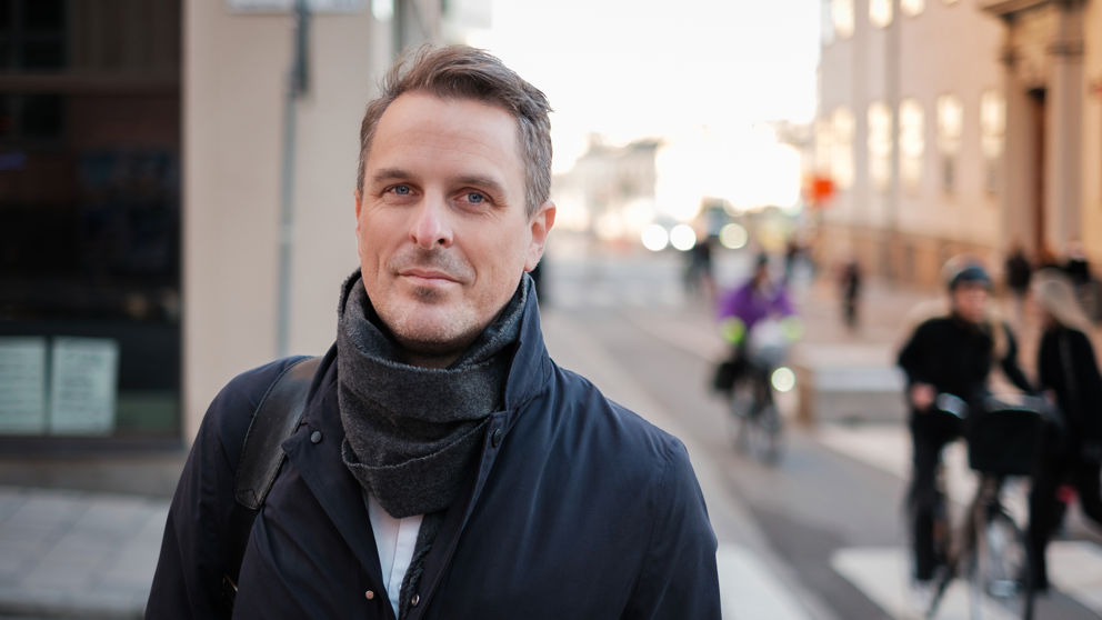 Pontus Bäckström, bild tagen inomhus.