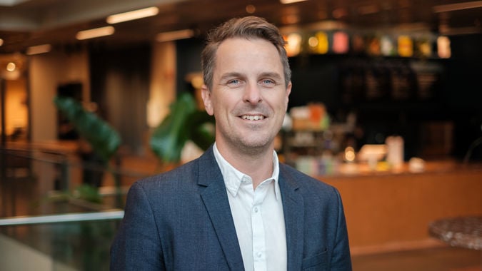 Pontus Bäckström, bild tagen inomhus.