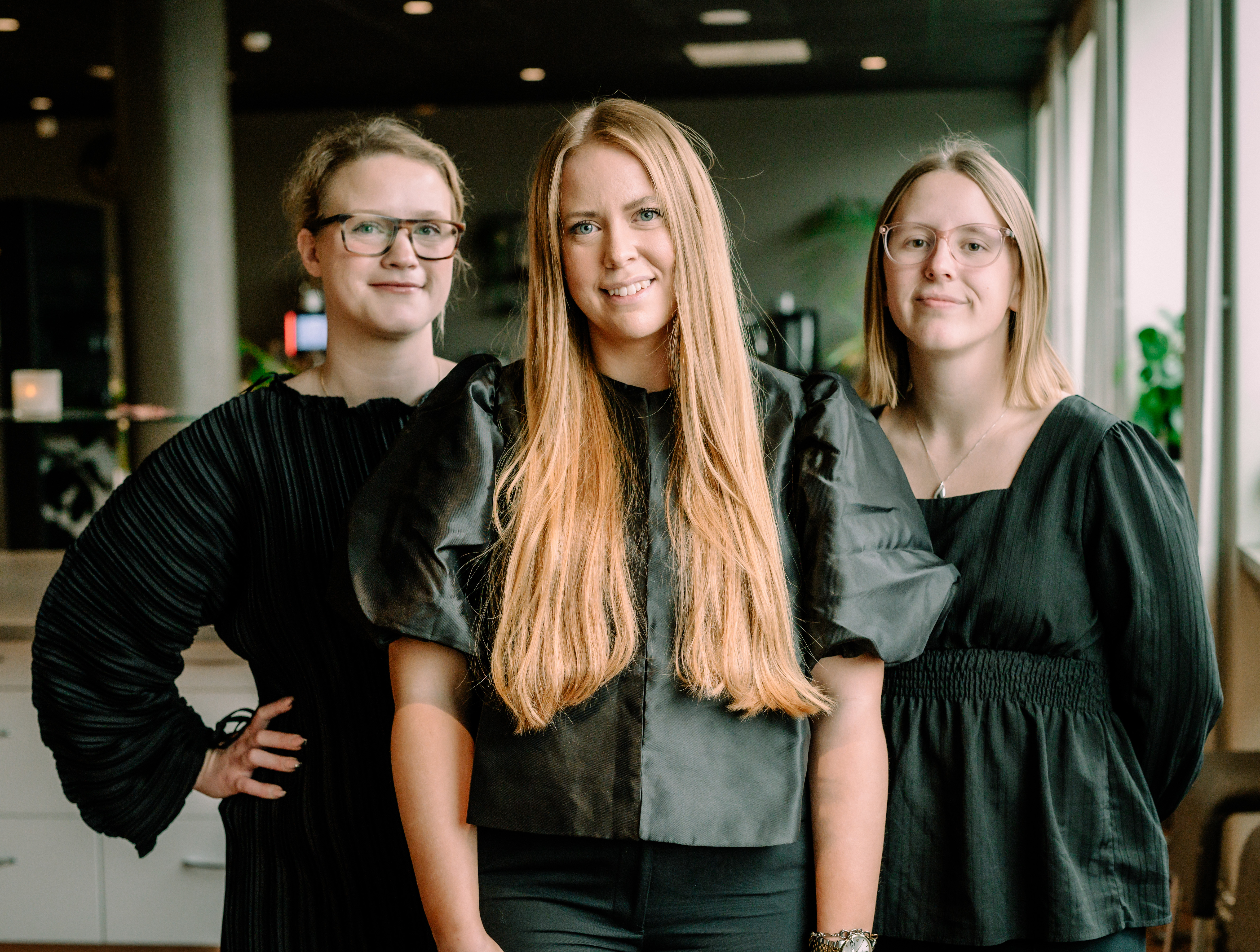 Sveriges Lärarstudenters presidium 25/26: ordförande Emma Arvidsson (mitten), förste vice ordförande Emma Petersson (till vänster), andre vice ordförande Marie Borglin (till höger).  