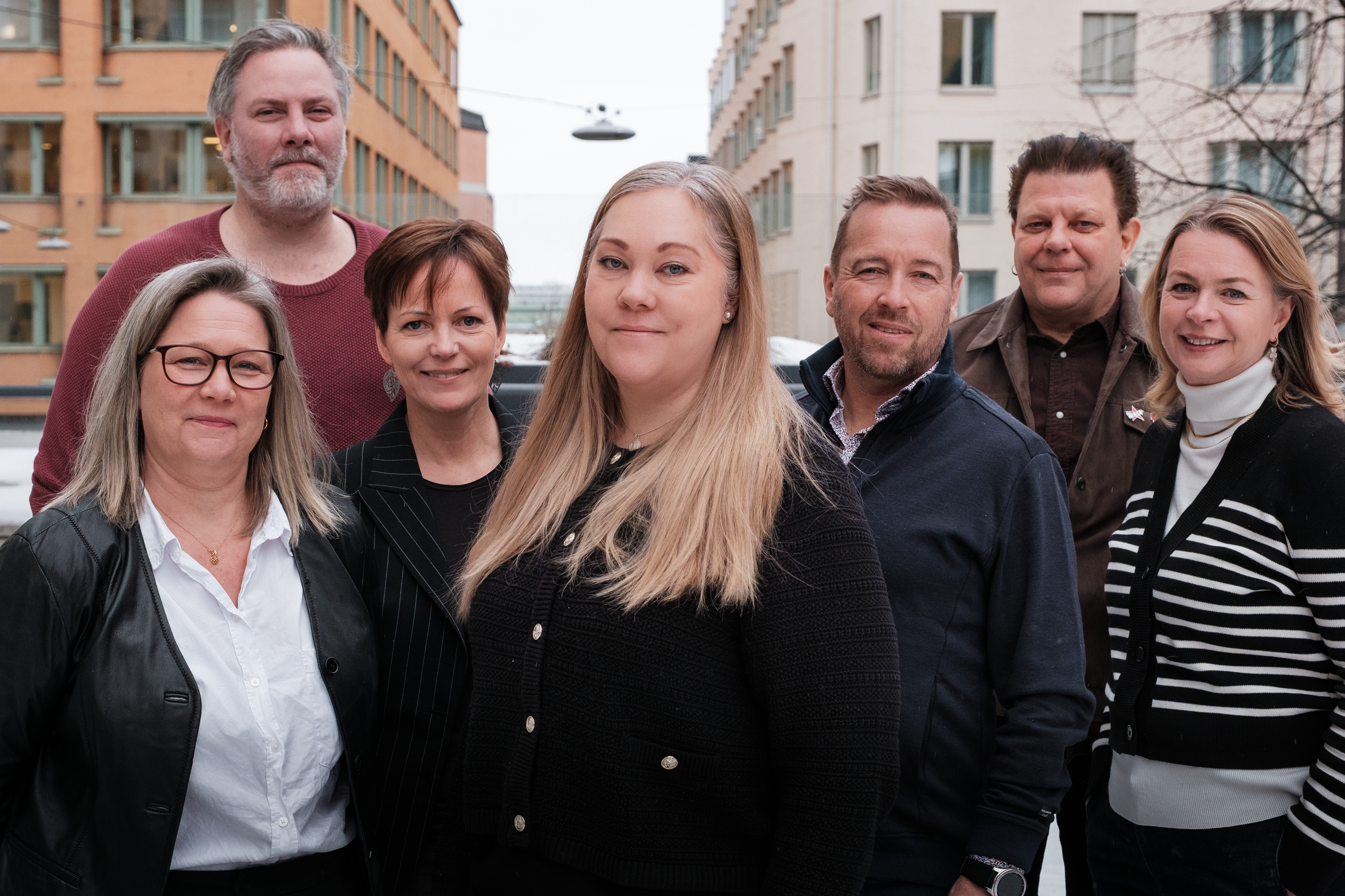 Nationell skolformsförening för grundskolan gruppbild fotad utomhus.