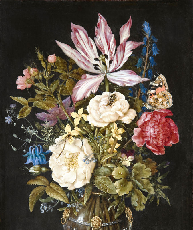 STILLEBEN. Blommor i urna målade av den nederländske konstnären Ambrosíus Bosschaert (1573-1621). På bordskanten syns konstnärens signatur A B och årtalet 1617. Det finns ett femtiotal kända och bevarade verk av honom, de flesta är blomster- eller fruktstilleben. Han var representant för det tidiga blomstermåleriet då buketterna avbildades symmetriskt, innehållande en mängt olika blommor från olika säsonger; inte sällan mycket sällsynta eller värdefulla.